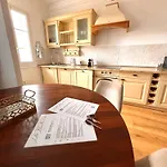 Le Nid Blanc Centre Apartment