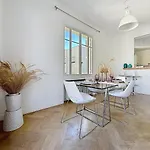 Large 2 Bedroom Apartment, Close To Promenade Des Anglais