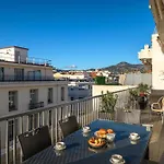 Terrasse Ensoleillee Sur Les Toits De Nice