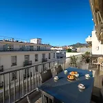 Terrasse Ensoleillee Sur Les Toits De Apartment *
