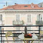 Apartment Elegant With Balcony,