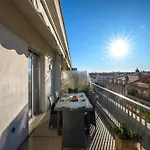 Terrasse Ensoleillee Sur Les Toits De Nice