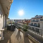 Terrasse Ensoleillee Sur Les Toits De Nice