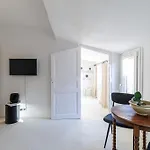 Charming Ultra 1 Bdr Apartment *