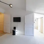 Charming Ultra 1 Bdr Nice