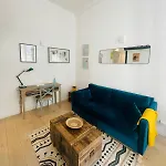 Bright Modern Studio, Port, Walk To Tram And Beach!