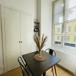 Apartment Bright Modern Studio, Port, Walk To Tram And Beach!