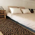 Bright Modern Studio, Nice Port, Walk To Tram And Beach!