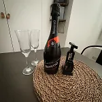 Apartment Bright Modern Studio, Port, Walk To Tram And Beach! *