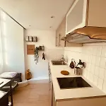 Bright Modern Studio, Port, Walk To Tram And Beach! Nice