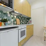 Apartment Casa Madere- Ideal Couples - & Cosy -train Station - Tram & Supermarkets-balcony- Washing-machine-ac