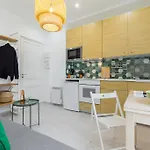 Apartment Casa Madere- Ideal Couples - & Cosy -train Station - Tram & Supermarkets-balcony- Washing-machine-ac