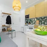 Casa Madere- Ideal Couples - & Cosy -train Station - Tram & Supermarkets-balcony- Washing-machine-ac