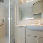 Clemenceau Centre Five Stars House