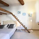 Great Flat In The Old Town Up To 4