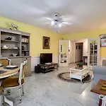 Nestor&Jeeves - Debussy Terrasse - Central - By Shopping Area