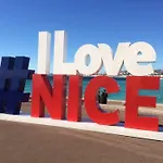 Charme Mediterraneen Votre Pied A Terre Au Coeur Du Port De Nice