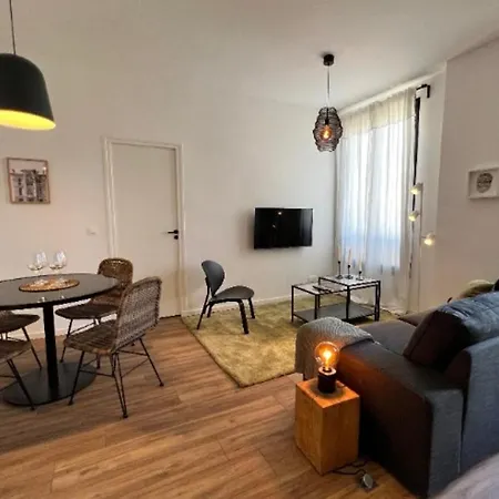 Charming 3 Near Garibaldi Port Of Apartment *