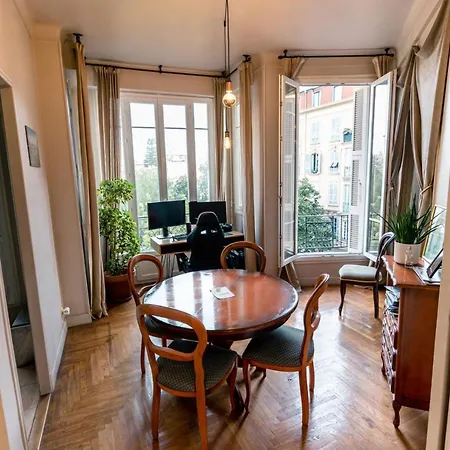 Apartment Bright T2 61m In The Heart Of The City!