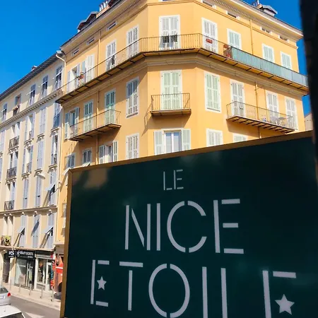 Le Etoile Hotel