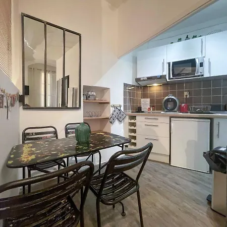 Modern Old Town Apartment *