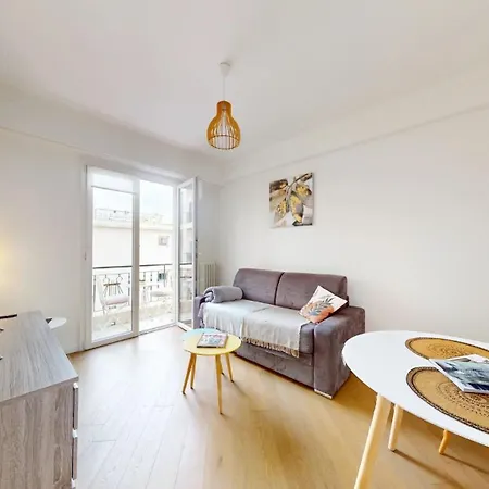 Sunny City Center Apartment
