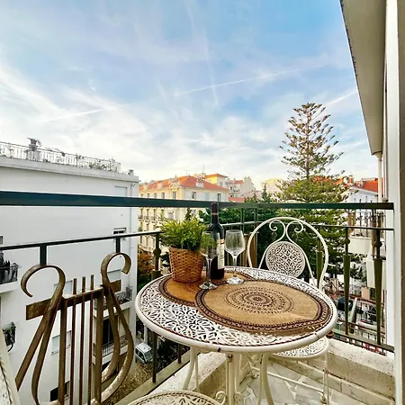 Sunny City Center Apartment