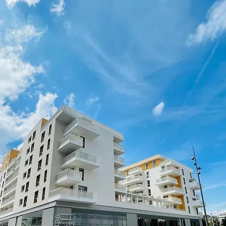 Q&r Renting - Design Modernes Et Luxueuses- Confort Parking Ac Apartment *