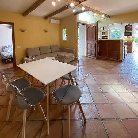 Holiday home Charmante Au Calme Absolu Nice