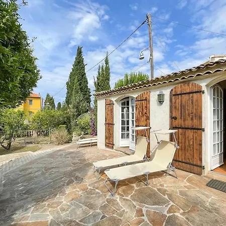 Holiday home Charmante Au Calme Absolu