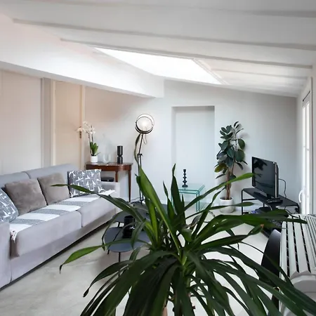 #16 Hot Heart Of The Oldtown 2 Min From The Beach-ac& Wifi *