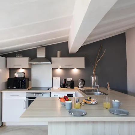 #16 Hot Heart Of The Oldtown 2 Min From The Beach-ac& Wifi Apartment *