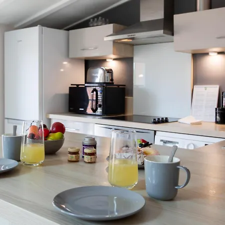 Apartment #16 Hot Heart Of The Oldtown 2 Min From The Beach-ac& Wifi