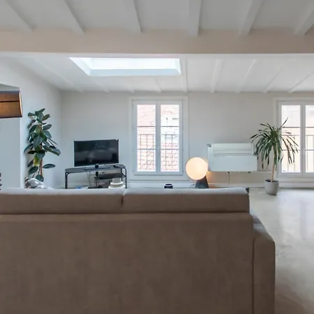 #16 Hot Heart Of The Oldtown 2 Min From The Beach-ac& Wifi * Nice