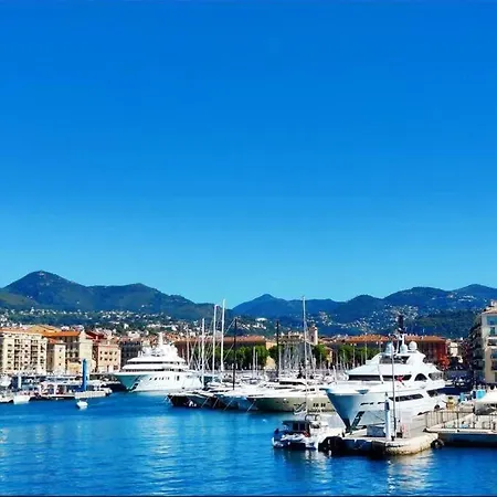 Apartment A-typical Studio, Heart Of The Port Area/nice, Ac Nice