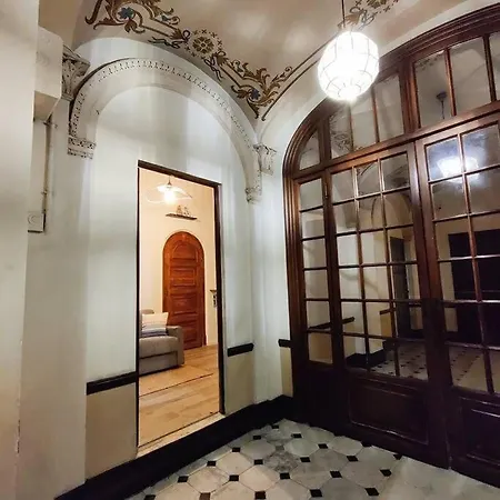 Apartment A-typical Studio, Heart Of The Port Area/nice, Ac