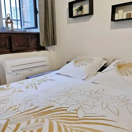 Apartment A-typical Studio, Heart Of The Port Area/nice, Ac Nice