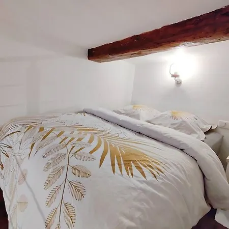 A-typical Studio, Heart Of The Port Area/nice, Ac Apartment