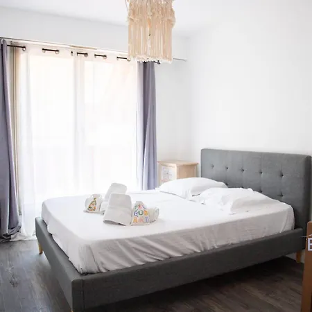 Apartment Spacious Apt Between Garibaldi And Riquier