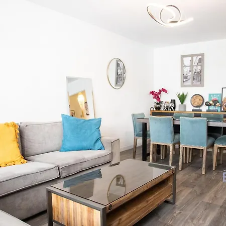 Apartment Spacious Apt Between Garibaldi And Riquier