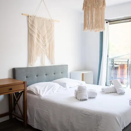 Spacious Apt Between Garibaldi And Riquier Apartment