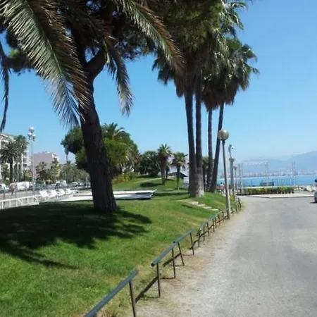 Apartment 2 Steps From The Sea, Calm, Full Furnished *