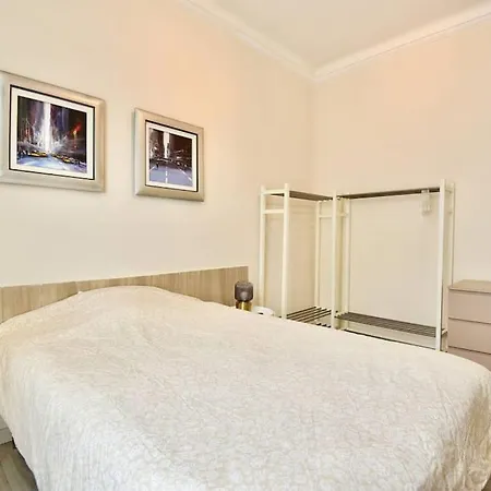 Signature Notre Dame Apartment