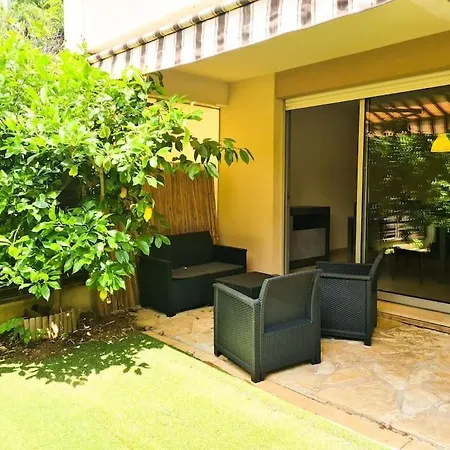Avec Terrasse Et Piscine Apartment