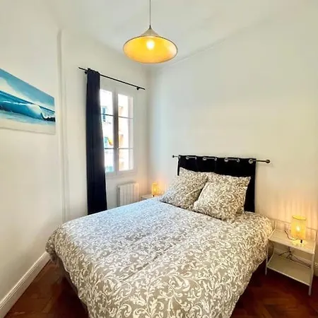 Apartment 2 Pieces De Style Art Deco En Centre *