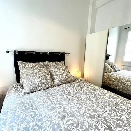 Apartment 2 Pieces De Style Art Deco En Centre