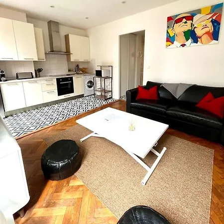 2 Pieces De Style Art Deco En Centre Apartment