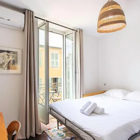 S3 Bonaparte 5 Min To Old Town Balcony & Ac Apartment