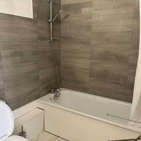 Cosy Proche Bord De Apartment
