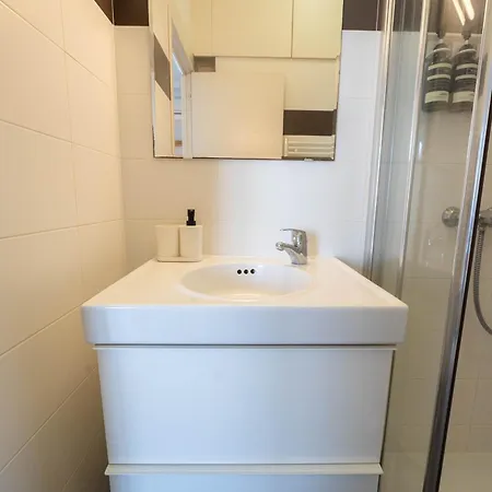 Sl Joli 2pieces, Dernier Etage Avec Balcon 16 Shakespeare Apartment *
